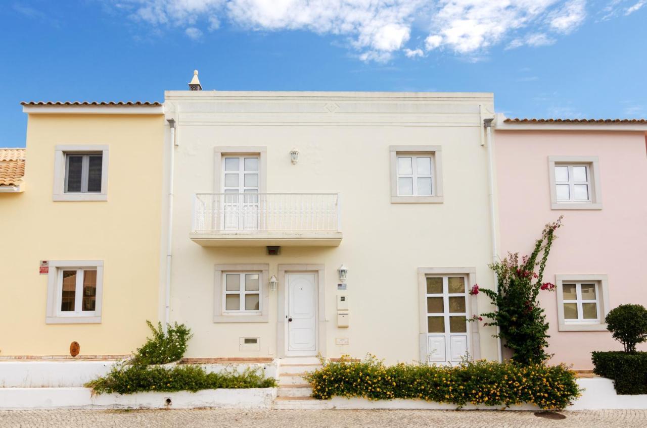 Charming House In Vilamoura With Shared Pool Bagian luar foto